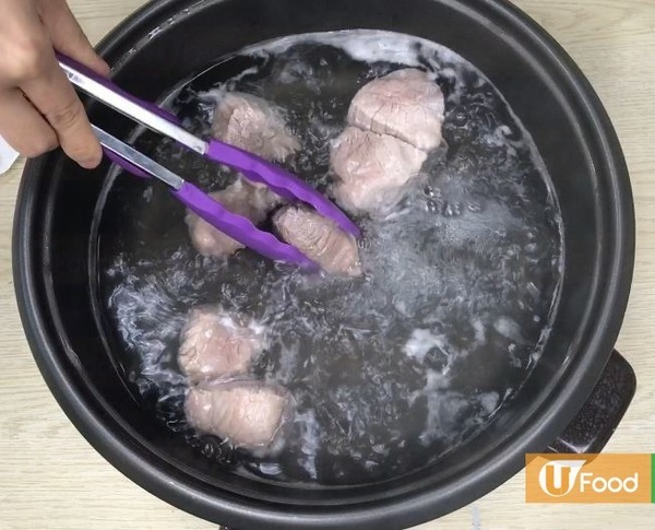 有家的味道！清甜滋潤「青紅蘿蔔椰子粟米湯」