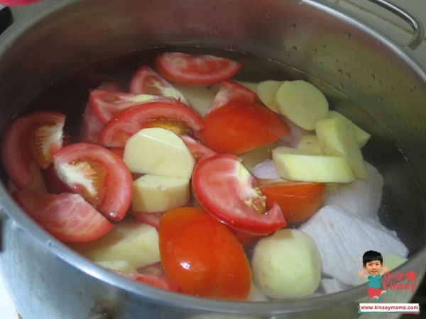煮家有營靚湯 番茄薯仔黃豆湯