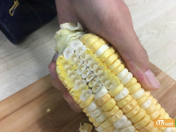 一招輕鬆剝出粒粒粟米！ 煮食省時神器