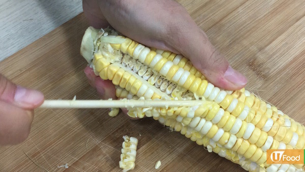 一招輕鬆剝出粒粒粟米！ 煮食省時神器