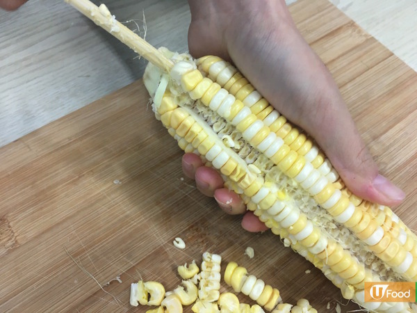 一招輕鬆剝出粒粒粟米！ 煮食省時神器