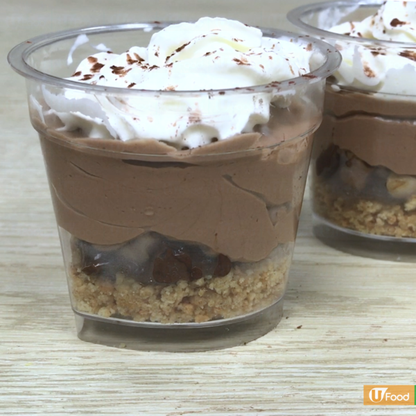 4步完成細滑可口 免焗香蕉朱古力慕斯杯