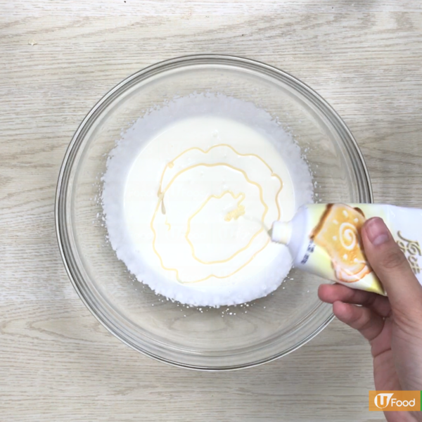 4步完成細滑可口 免焗香蕉朱古力慕斯杯