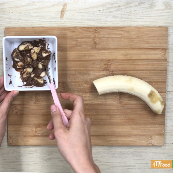 4步完成細滑可口 免焗香蕉朱古力慕斯杯