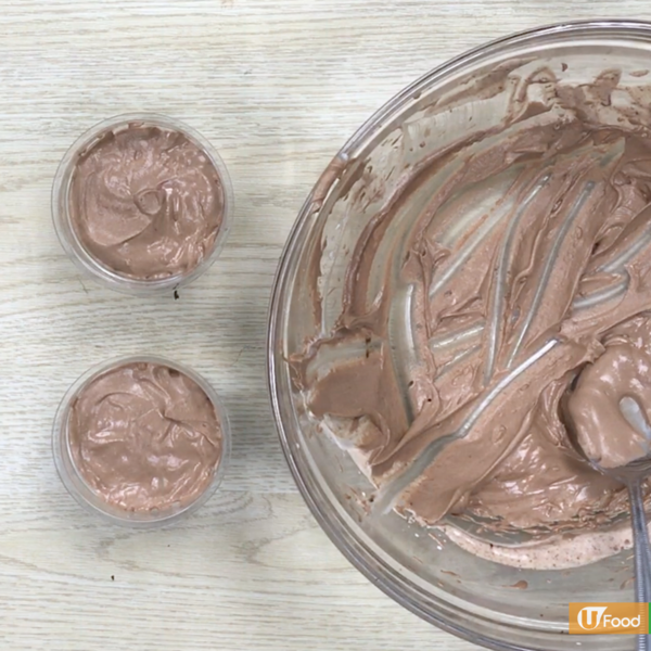 4步完成細滑可口 免焗香蕉朱古力慕斯杯