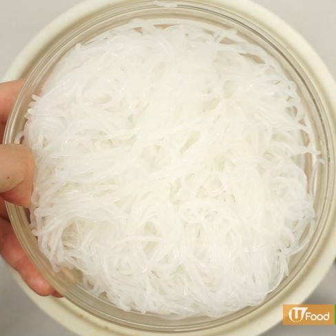 懶人一煲搞掂 沙嗲鮮蝦粉絲煲