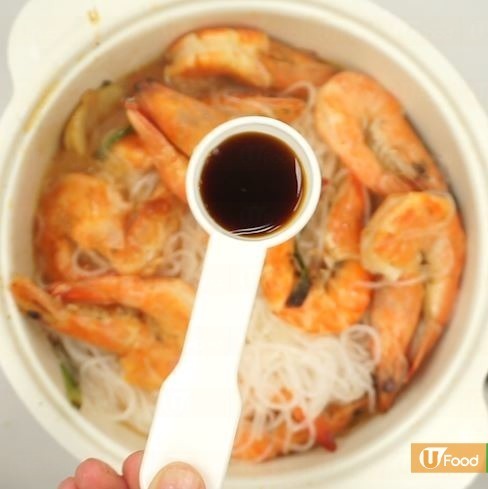 懶人一煲搞掂 沙嗲鮮蝦粉絲煲