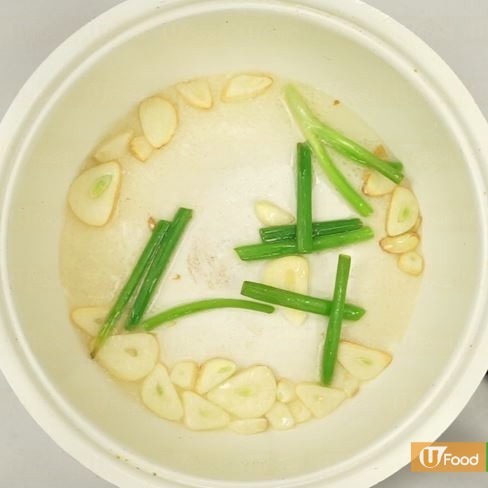 懶人一煲搞掂 沙嗲鮮蝦粉絲煲