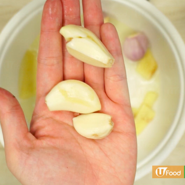 暖胃煲仔小菜 6步煮出啫啫雞煲