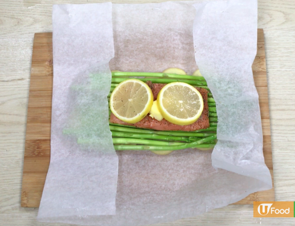 健康懶人食譜！清新「紙包牛油檸檬三文魚」