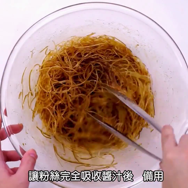 增強免疫力！惹味薑黃鮮蝦粉絲煲