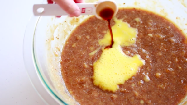 新手入門級食譜 香濃鬆軟朱古力香蕉蛋糕