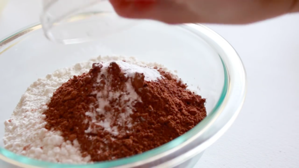 新手入門級食譜 香濃鬆軟朱古力香蕉蛋糕