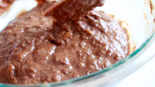 新手入門級食譜 香濃鬆軟朱古力香蕉蛋糕