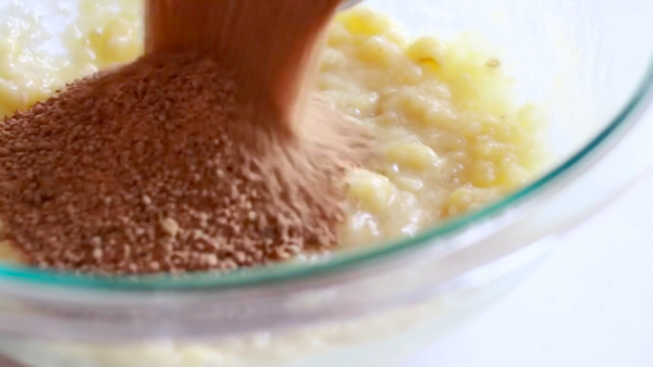 新手入門級食譜 香濃鬆軟朱古力香蕉蛋糕