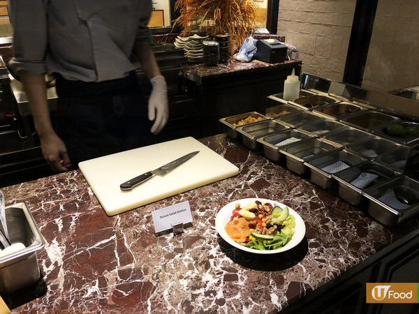 尖沙咀酒店沙律自助午餐 即場炮製沙律+優惠價食燒春雞