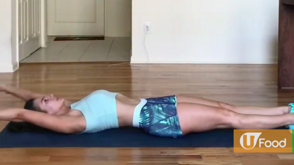 在家瘦身無難度 5個帶氧動作練腹肌