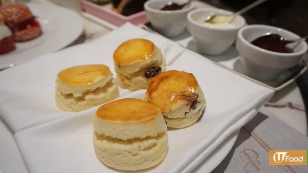 PANDORA聯乘尖沙咀酒店下午茶 白色皮製首飾盒盛載