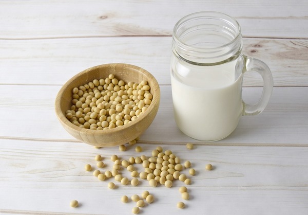【健康減肥】牛奶VS植物奶邊款最啱你？5款奶營養價值大對比：燕麥奶、豆奶、杏仁奶、椰奶、牛奶