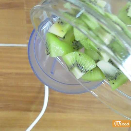 【夏日食譜】夏日簡單冰涼排毒特飲  奇異蘋果沙冰 