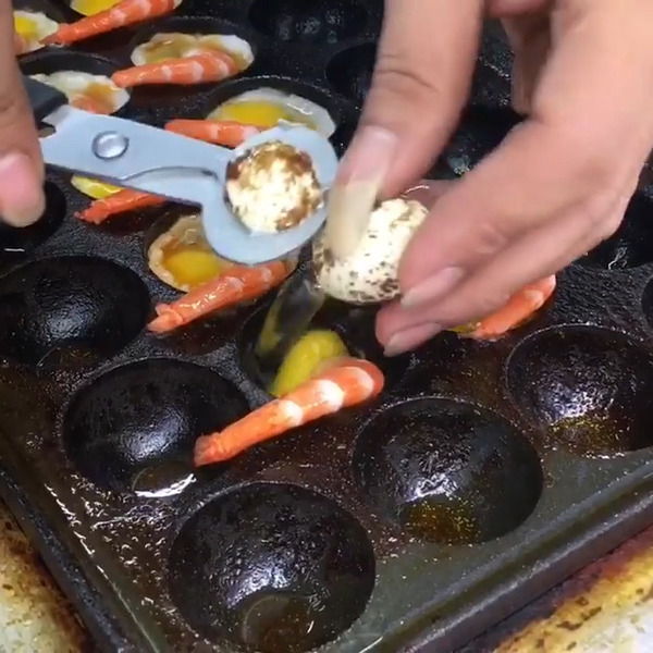 【台灣美食】台灣大熱掃街美食　香噴噴鵪鶉蛋加蝦