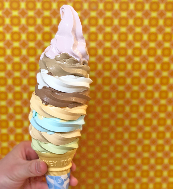 【日本美食】日本東京人氣40cm巨型彩虹雪糕 一次嘆勻8款口味