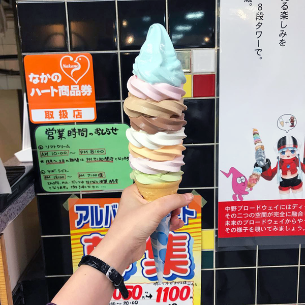 【日本美食】日本東京人氣40cm巨型彩虹雪糕 一次嘆勻8款口味