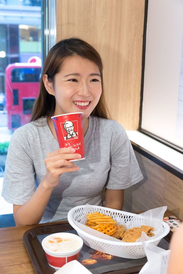 KFC香港及澳門所有分店減廢   將停止供應塑膠飲管及杯蓋
