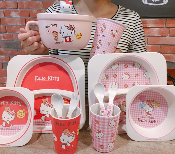 台灣麵包店有得換　精美實用Hello Kitty廚具