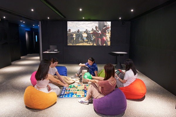 食住鮮油菠蘿包/瑞士雞翼睇戲 UA淘大聯乘十字冰室推限定美食