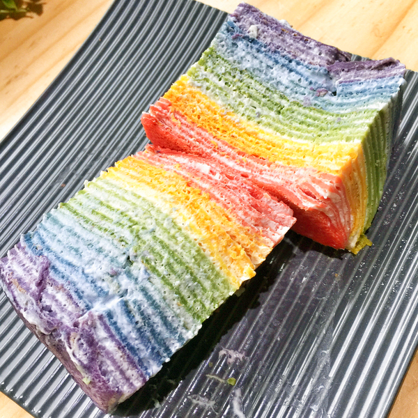 【台灣Cafe】台灣小清新簡約Cafe　48層夢幻彩虹千層蛋糕