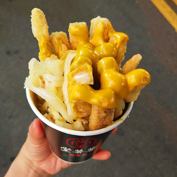 【台灣美食】台灣士林夜市大熱掃街小食　香脆惹味芝士／酸辣臭豆腐薯條