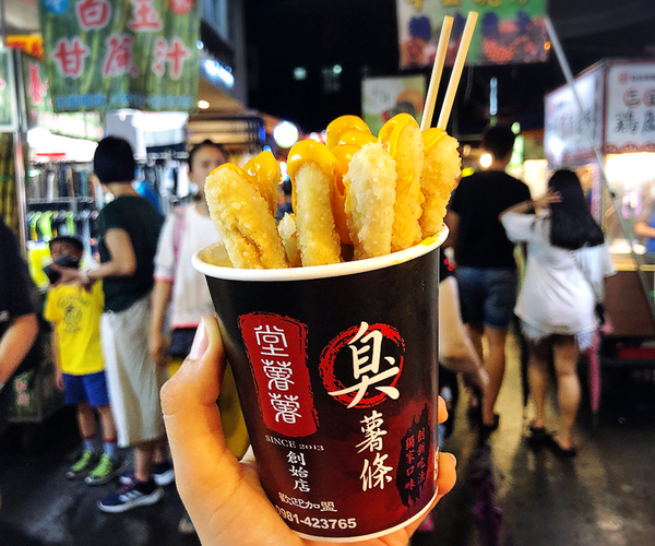 【台灣美食】台灣士林夜市大熱掃街小食　香脆惹味芝士／酸辣臭豆腐薯條