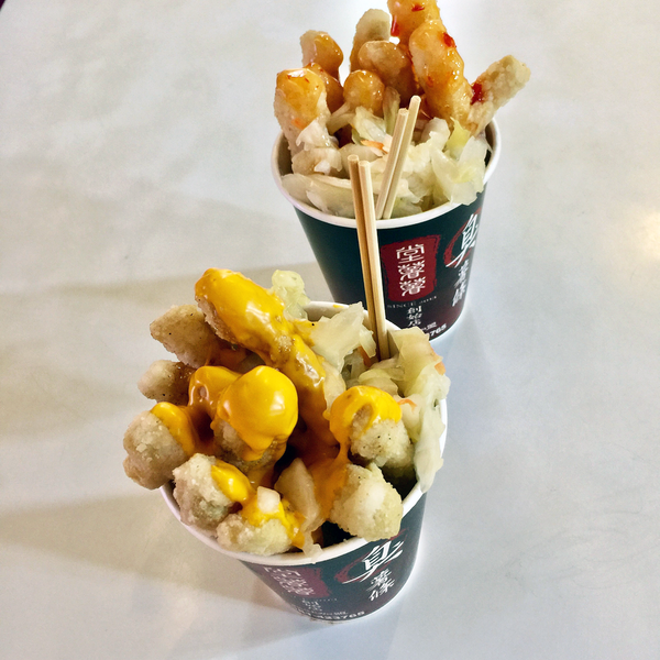 【台灣美食】台灣士林夜市大熱掃街小食　香脆惹味芝士／酸辣臭豆腐薯條