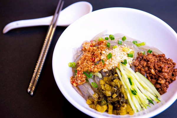 【酸辣米線】旺角抵食大份酸辣米線／麻辣米線　米線可自選硬度