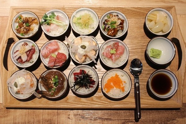 【韓國美食】韓國首爾弘大人氣刺身店抵食套餐　$100食勻12款魚生飯！ 