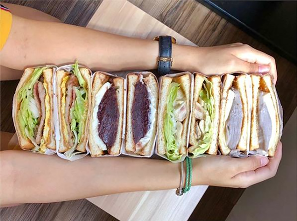 【台灣美食】台北足料大份早餐　爆餡芋泥多士