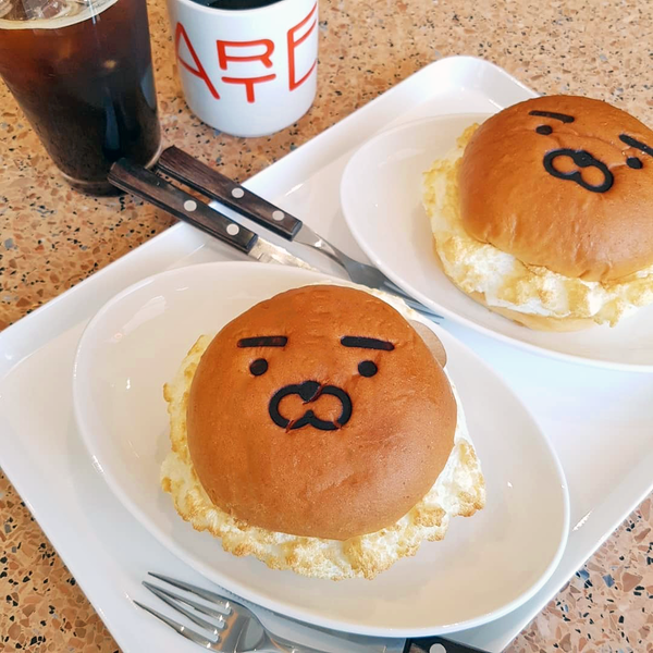 【韓國Cafe】韓國首爾KAKAO FRIENDS聯乘麵包店　超可愛Ryan芝士蛋漢堡包／方包