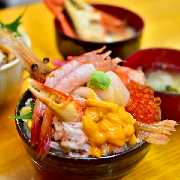 【日本美食2019】日本北海道人氣三角市場　足料魚生海膽丼飯多到滿瀉！