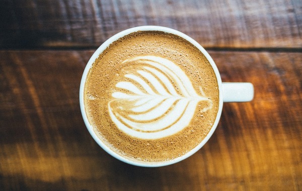 【抖腳】喝咖啡會令人抖腳？UN腳7大成因和好處