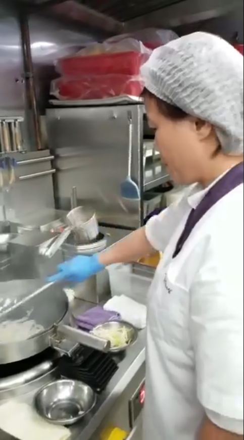【自動廚房】網上熱傳機械人廚師短片  全自動化炒牛河拋鑊無難度