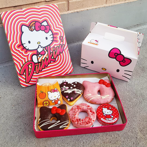 【韓國甜品2019】韓國Dunkin' Donuts期間限定　士多啤梨味／朱古力味Hello Kitty冬甩