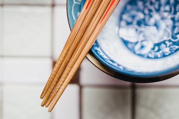 【餐具清潔】筷子不可成條擦洗！專家教你正確清潔筷子步驟／如何挑選餐具避免細菌滋生