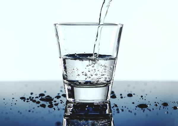 【飲水方法】5種水對身體有害！一文教你正確飲水方法　飲水機最多菌？蒸餾水礦泉水勿亂喝！暖水最解渴！