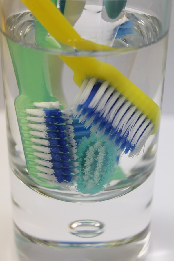 【牙刷清潔】牙刷細菌會增加心臟病風險？每日刷牙後3動作殺菌消毒