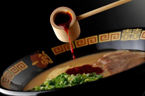 【一蘭拉麵】日本一蘭資深員工揭露拉麵「黃金配搭」　食拉麵前食半熟蛋／秘製醬汁完美比例