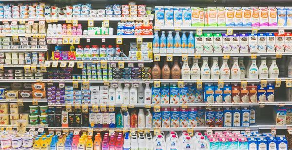 【超市格價】飲品包裝設計原來有講究！為何牛奶總是方形盒  汽水卻是圓形膠樽？