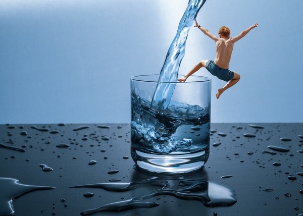 【喝水】每天要喝8杯水？咖啡奶茶也是水？一文睇清每日飲水量