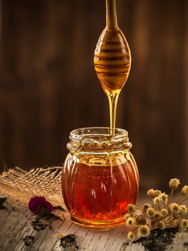 【蜂蜜VS蜜糖】蜂蜜蜜糖大不同！混合糖漿假扮天然蜂蜜  教你6招分別真假蜂蜜