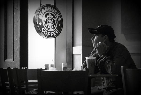 【Starbucks咖啡】為何Starbucks只會放圓桌？前星巴克副總裁親解原來跟心理學有關